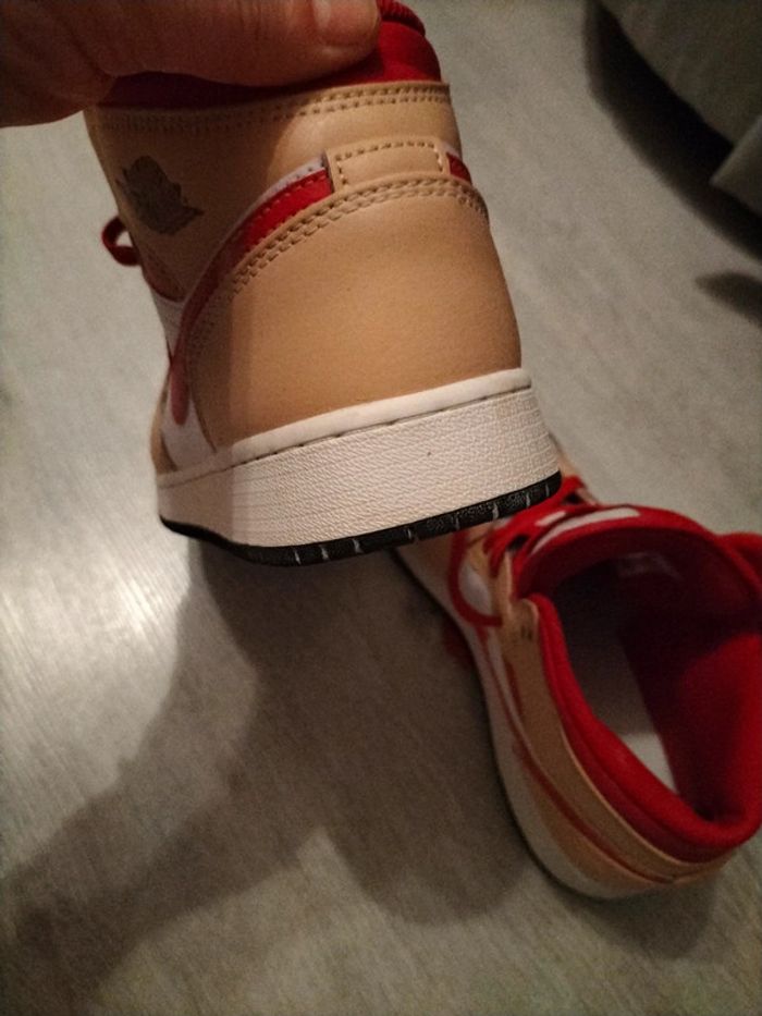 Baskets montantes Jordan Nike pointure 39 en très bon état - photo numéro 12