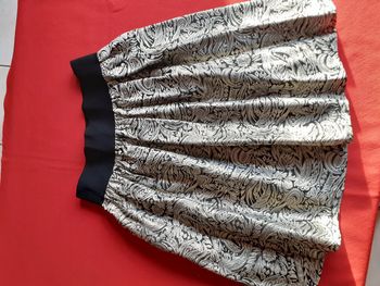 Jupe dorée et noire