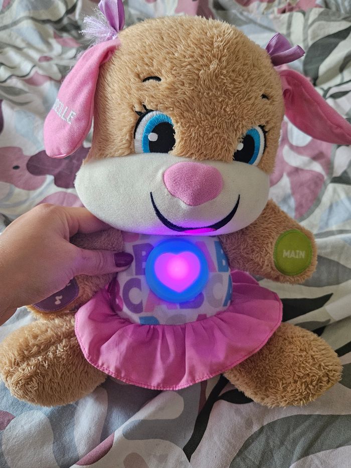 Chien interactive sœur de puppy