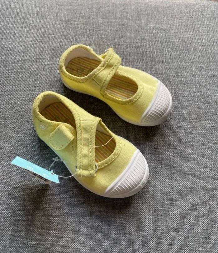 Chaussures Tennis Obaibi, taille 19 neuves
