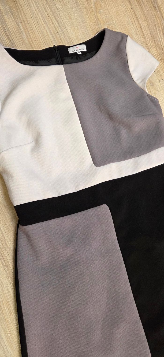 Robe Jacqueline Riu taille 42 grise noire  blanche en très bon état - photo numéro 3