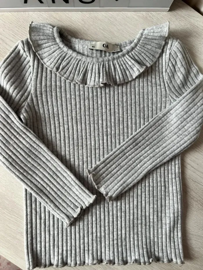 Joli pull mi saison gris clair 4 ans C&A - photo numéro 2