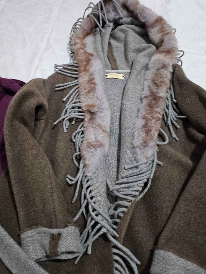 Manteau femme taille L marque MET avec  capuche  et fausse  fourrure - photo numéro 2