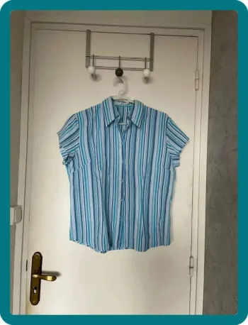 Chemisette bleue rayures