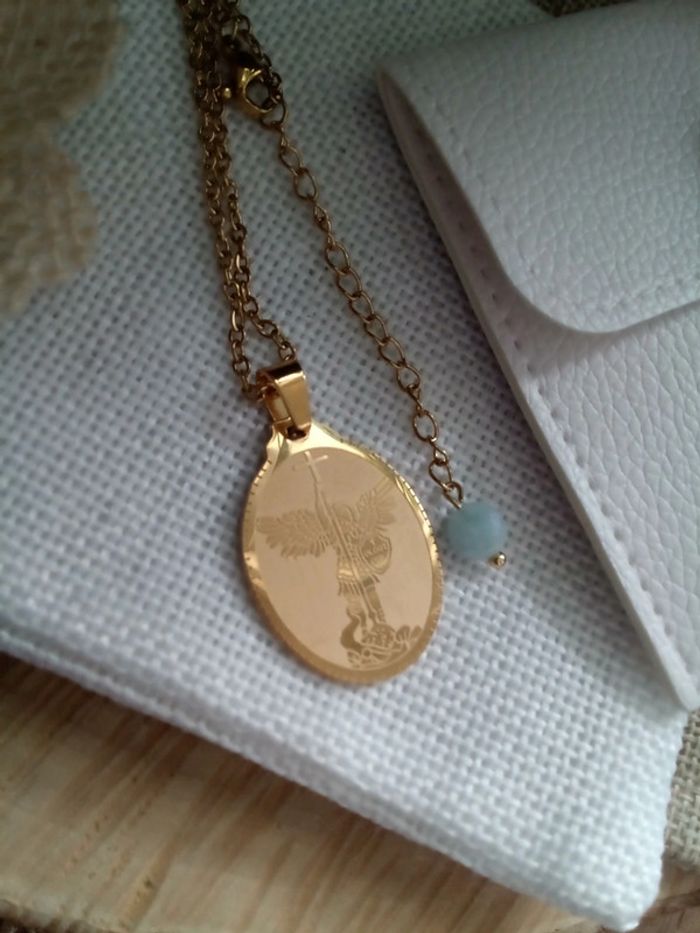 Collier médaillon saint Michel avec pochette - photo numéro 2