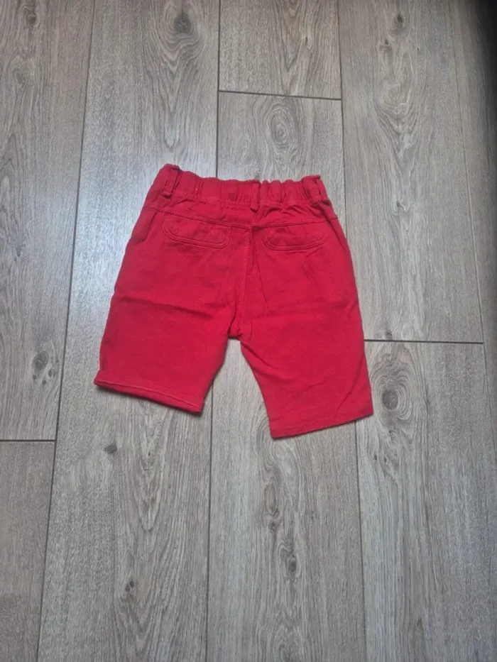 Short slim okaidi rouge 3 ans en excellent état - photo numéro 4
