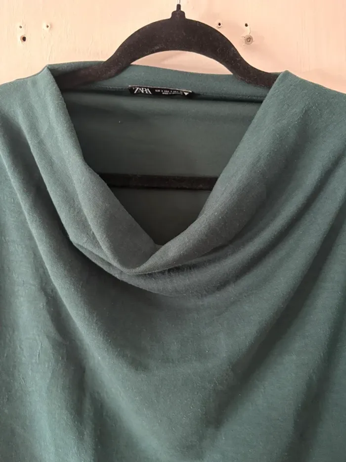 T-shirt vert canard zara col bénitier - photo numéro 3