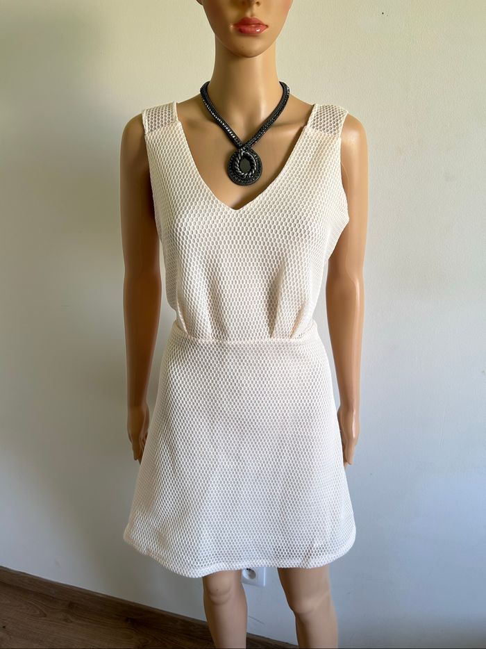 Robe crème neuve sans manches Naf Naf taille 40 (valeur 65€)