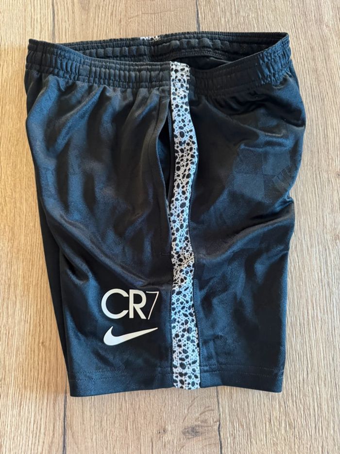 Short Nike dri-fit taille S 8-9 ans neuf avec étiquettes - photo numéro 16