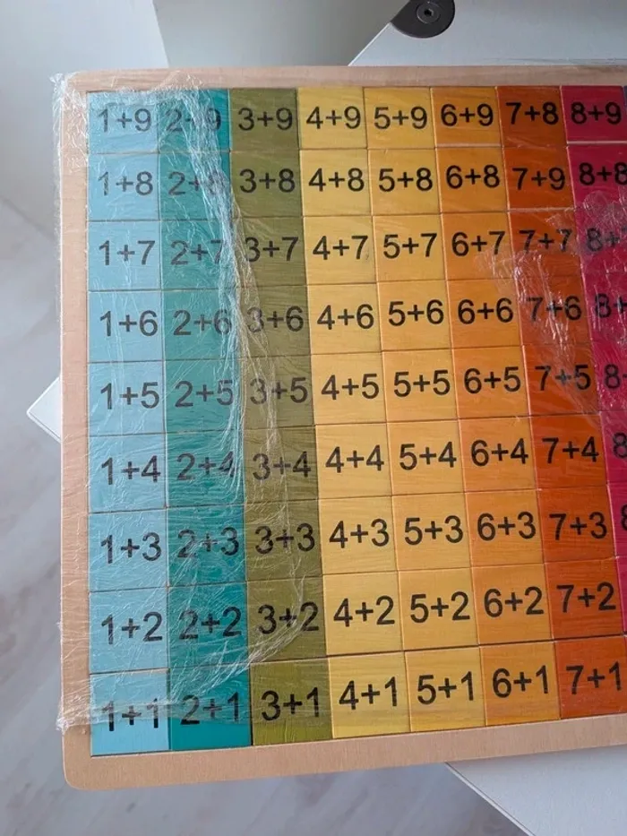 Puzzle addition chiffres multicolores en bois - photo numéro 3