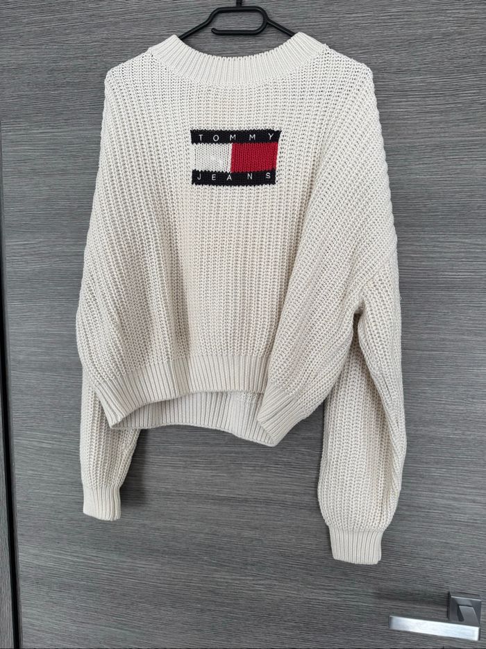 🤍 Pull TOMMY JEANS beige – modèle iconique, coupe oversize XS ✨