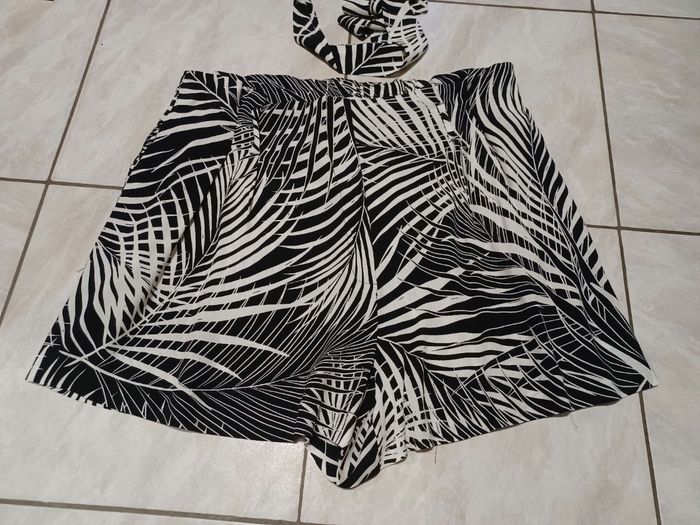 Short tropical noir et blanc Mango