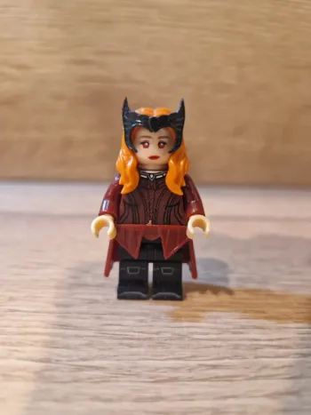 Figurine type lego La sorcière rouge Wanda Marvel