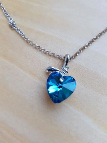 Collier pendentif fantaisie pierre bleu neuf