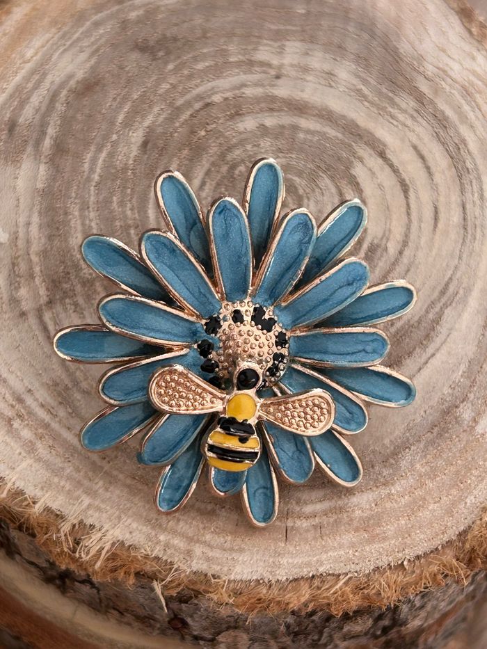 Broche, petit Abeille sur fleur - photo numéro 3