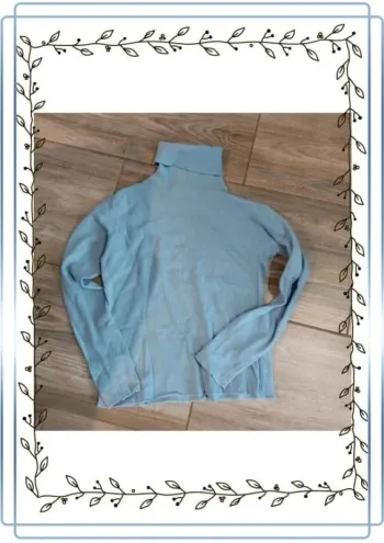 Pull col roulé Pintemps C.libre bleu clair,taille XS bon état mais décoloré à l'intérieur du col,
