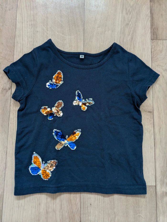Tee-shirt marine avec papillons 3 ans
