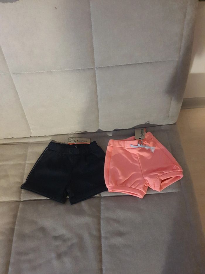 Lot de deux shorts 3 Pommes taille 12 mois neuf avec étiquettes