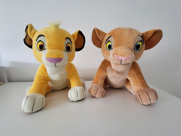 Deux Peluches Roi Lion