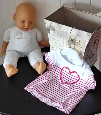 T-shirt bébé fille 9 mois rayé blanc/rouge avec cœur – très bon état