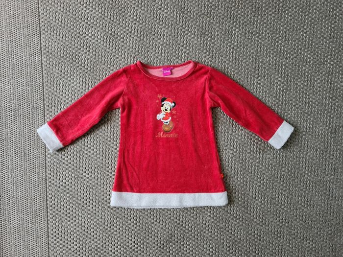 Chemise de nuit chaude ou robe polaire motif "minnie" en bon état. Tissu usé par le temps.
Marque Disney - taille 2/3 ans - photo numéro 2
