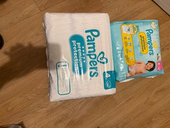 61 couches Pampers taille 4