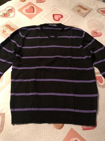 Pull rayé noir violet