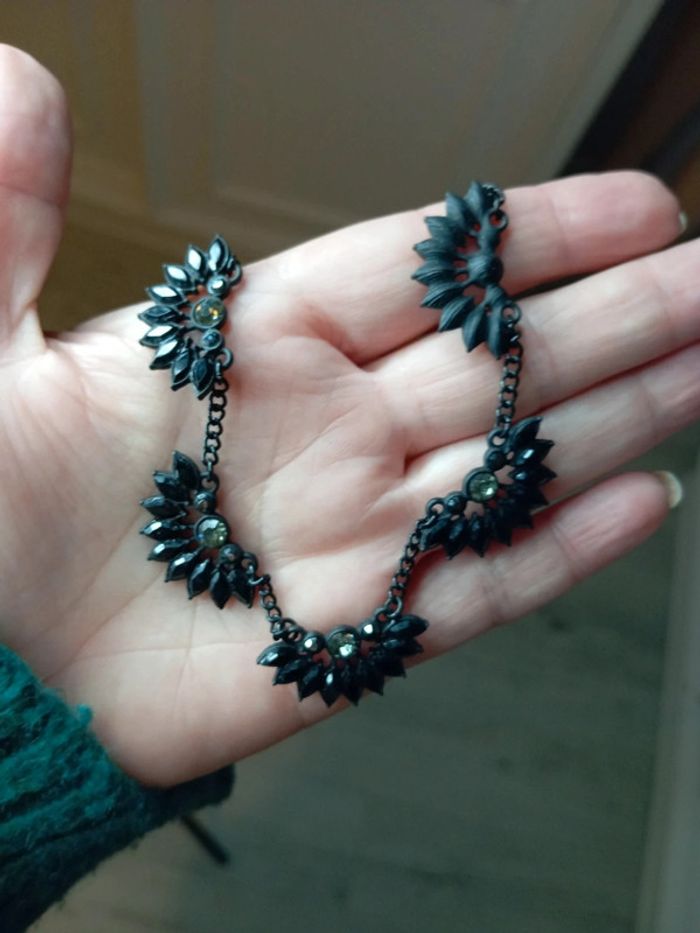 Collier noir - photo numéro 5