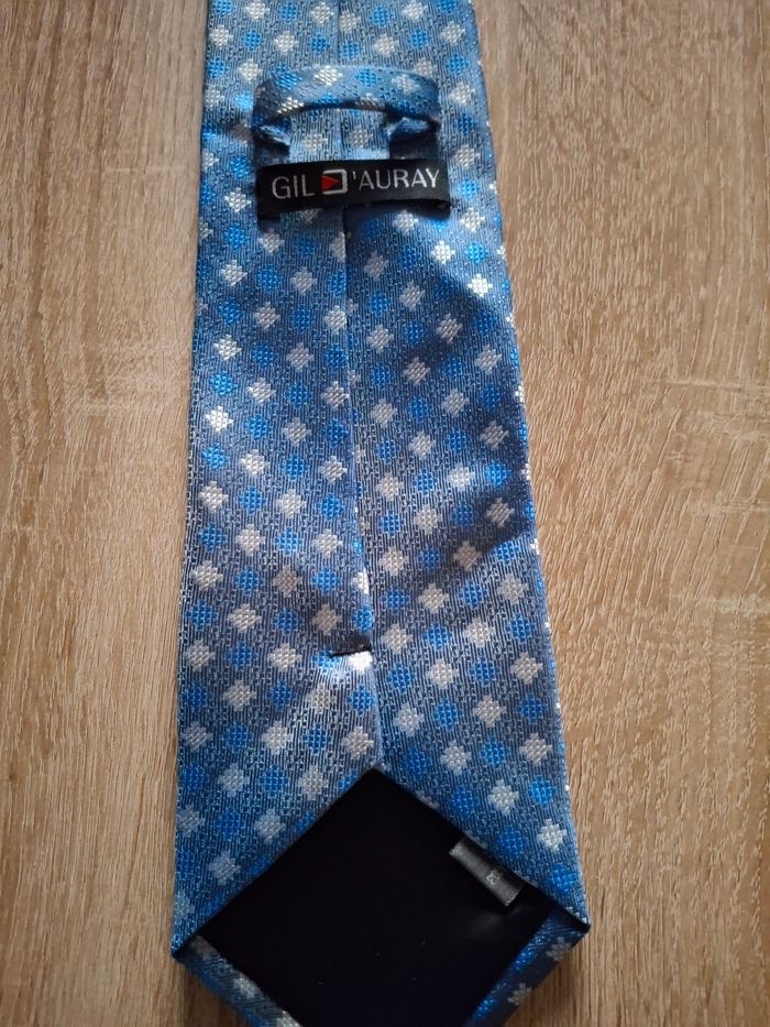 Cravate bleu - photo numéro 4