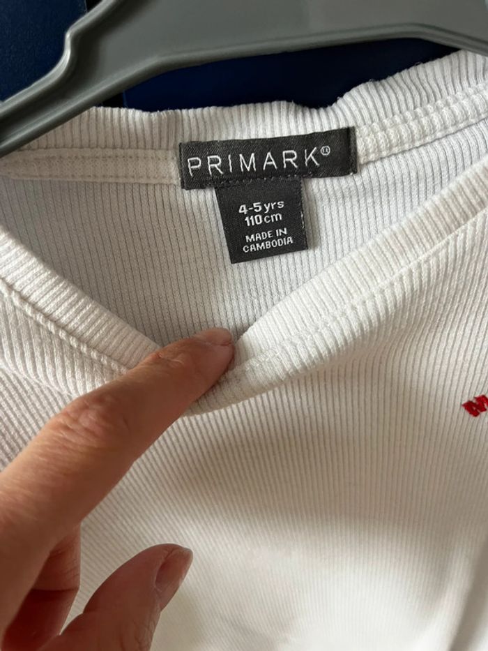 Teeshirt primark 4/5 ans - photo numéro 2