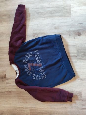 Pull chaud The High Peaks 7 explurers adventures Cyrillus bleu marine et bordeaux