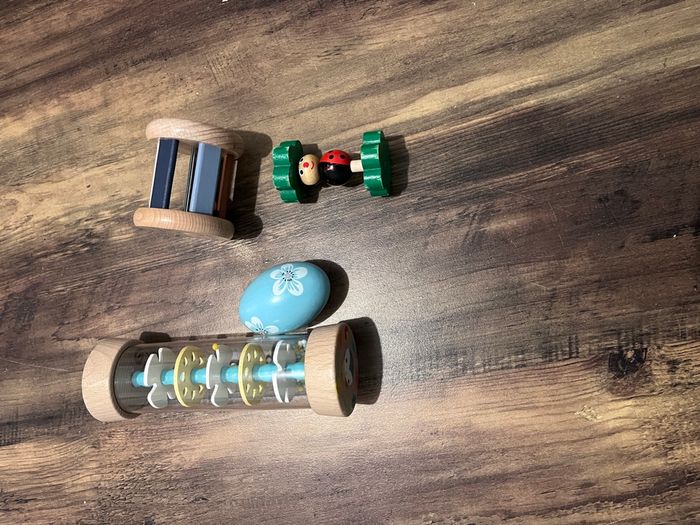 Lot de jouets d’éveil bébé – hochets, jouets bois et cube d’activités - photo numéro 2