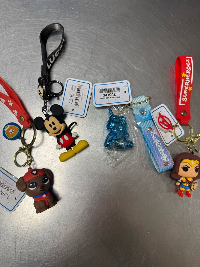Lot porte clés Disney neuf - photo numéro 2