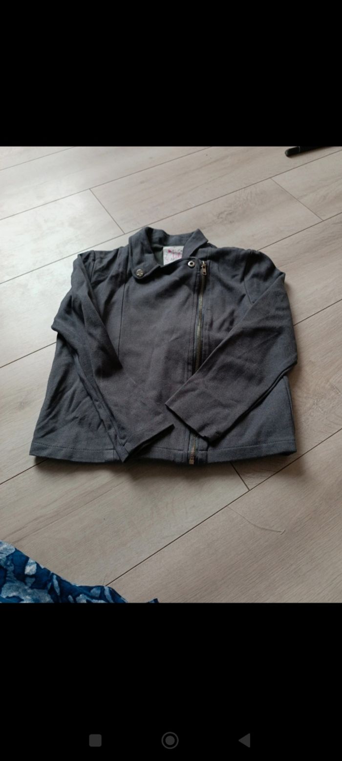 Gros lot de vêtements fille  10 ans - photo numéro 2