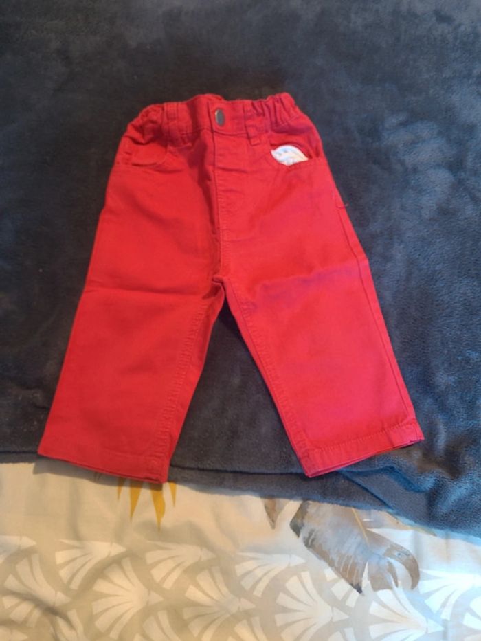 Pantalon rouge 12 mois neuf jamais porté
