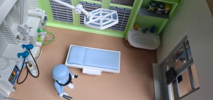 Hôpital Playmobil Complet - 2025 avec ambulance. - photo numéro 5