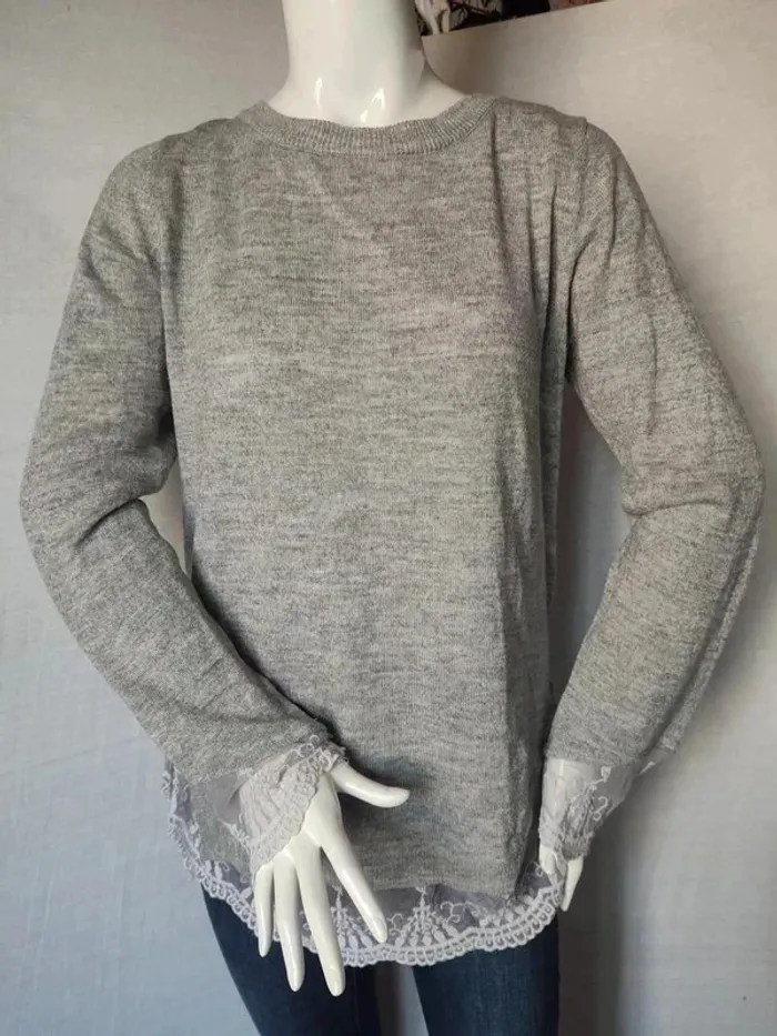 Pull gris dentelle