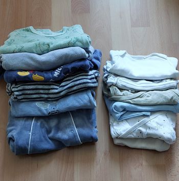 Lot de bodies et pyjamas bébé