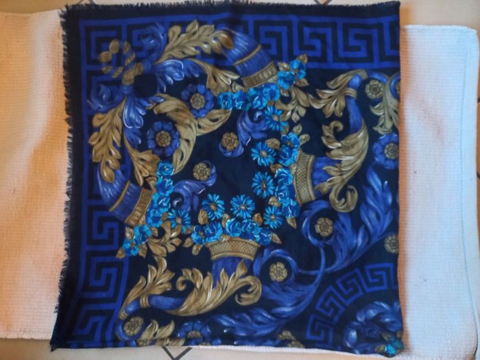✨ Magnifique foulard baroque bleu & or – grand format ✨ - photo numéro 3