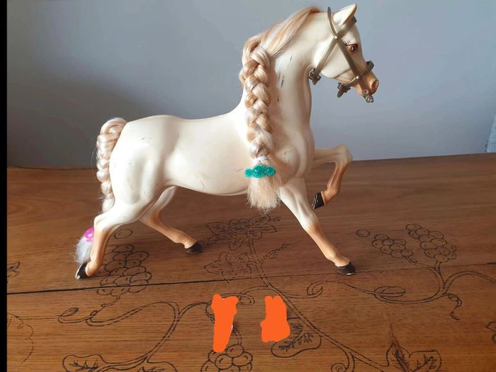 Cheval Barbie Palomino avec  accessoires