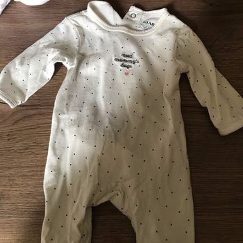 1mois - 1 pyjama + 2 bodies manche longues