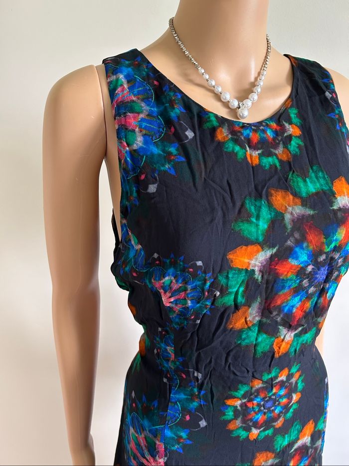 Robe noire et imprimée sans manches Desigual taille 40 jamais portée - photo numéro 4