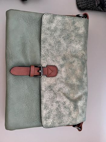Sac à mains pochette vert neuf jamais utilisé
