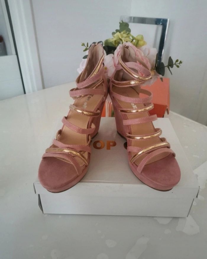 🩷🤍Jolie Paires De Sandales Talon Compensé 🩷🤍 - photo numéro 3