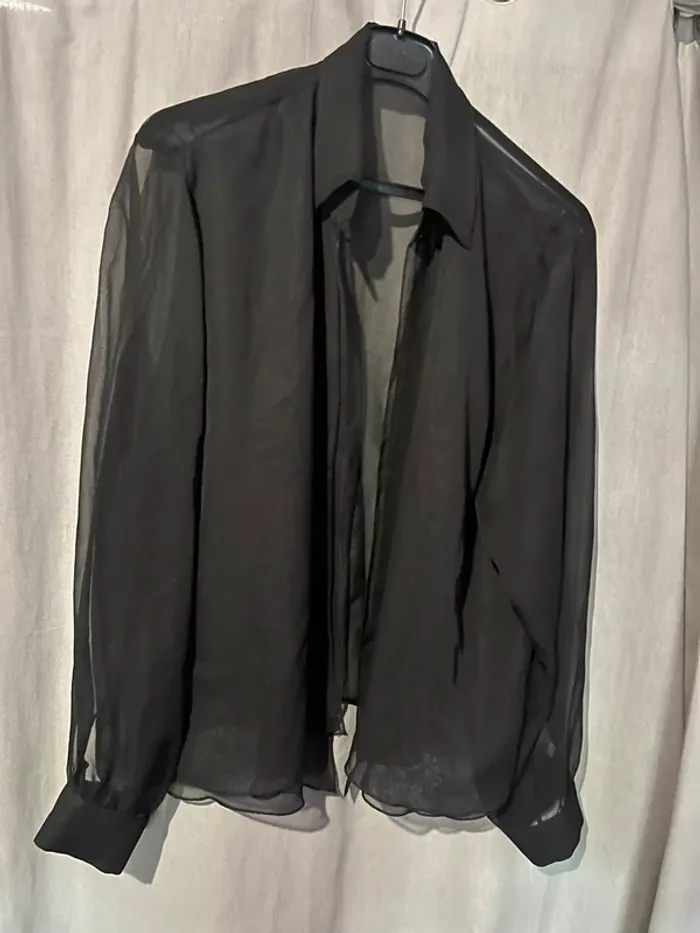 Style chemise noire transparente