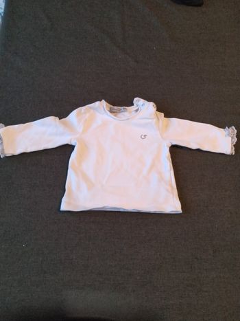 Pull blanc  avec petite dentelle