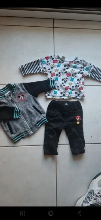 Ensemble trois pièces Disney  pantalon t-shirt gilet 3 mois