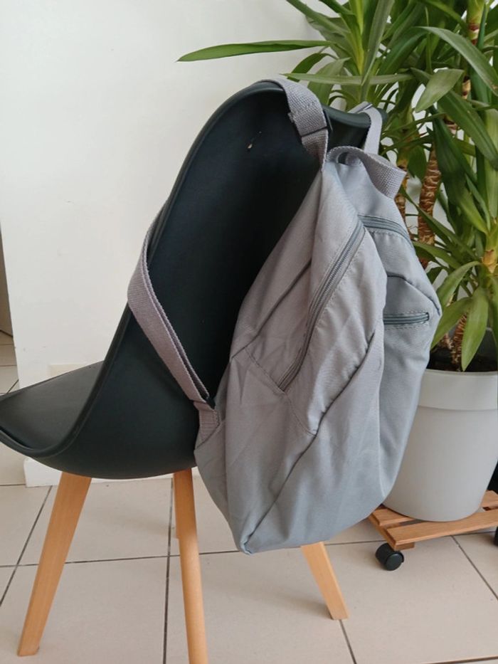 Sac à dos gris🌿🎁