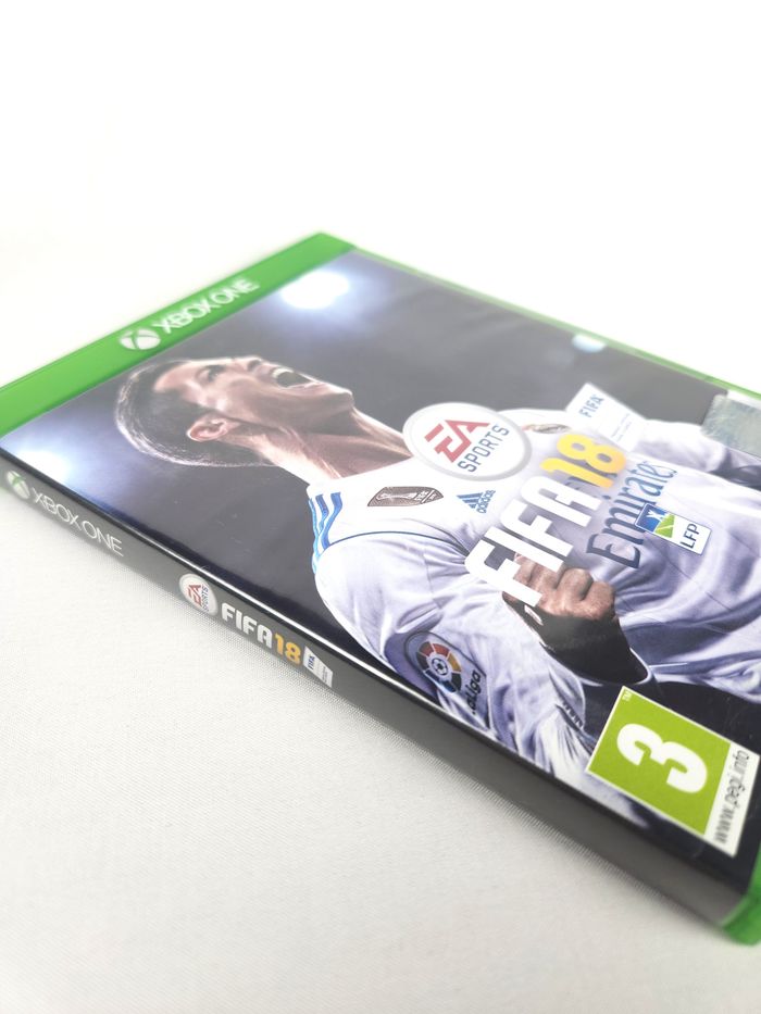 Jeu Xbox One Fifa 18 FR - Très Bon État - photo numéro 2