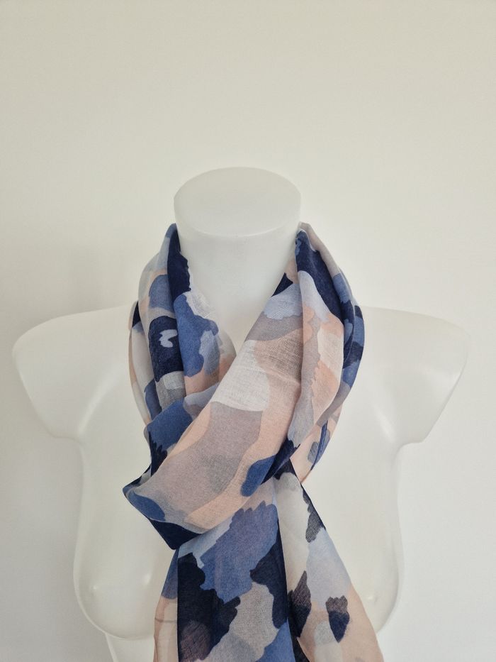 Foulard femme motif tâches - photo numéro 3
